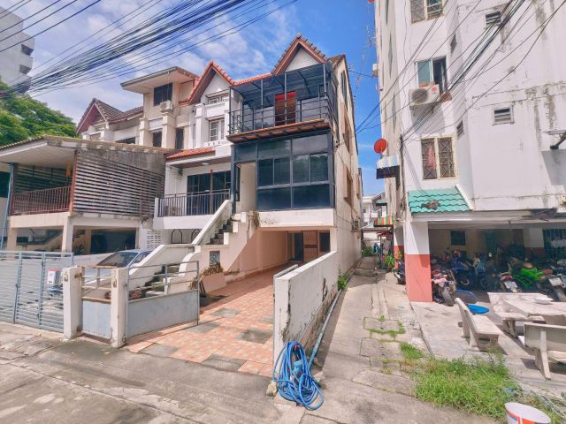 2.99 ล้าน! โฮมออฟฟิศทำเลทอง ลาดพร้าว–สุคนธสวัสดิ์