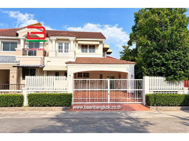 บ้านแฝด หมู่บ้านลิฟวิ่งลากูน เนื้อที่ 64.6 ตรว. ใกล้ปั๊ม ปตท. พระยาสุเรนทร์ ถนนรามอินทรา แขวงสามวาตะวันตก เขตคลองสามวา