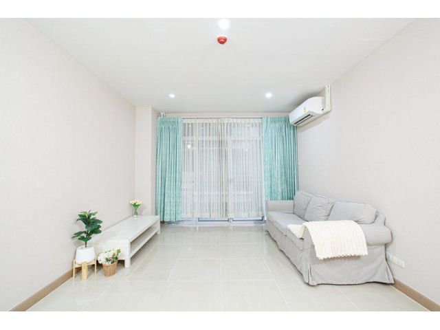 ให้เช่า กลางกรุงรีสอร์ท รัชดา 7 ห้องมุม 51 ตร.ม. รีโนเวทใหม่ 1 ห้องนอน ฟรีแม่บ้าน 15,000 บ./ด.