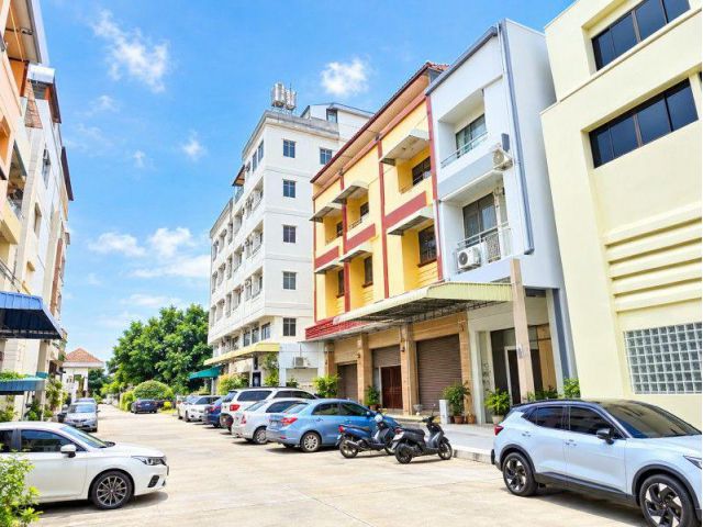 สุขุมวิท113 หนามแดง บางพลี6-14 อาคาร3.5ชั้น 3คูหา MRTศรีด่าน 600ต