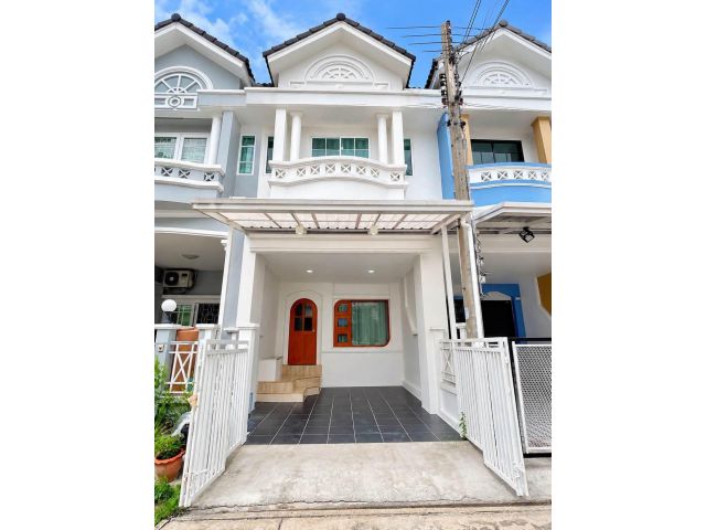 หมู่บ้านนันทนาการ์เด้นบางคูวัด ถนน345 บางคูวัดทาวน์เฮาส์ 2 ชั้น  ครึ่ง บ้านเล่นระดับ