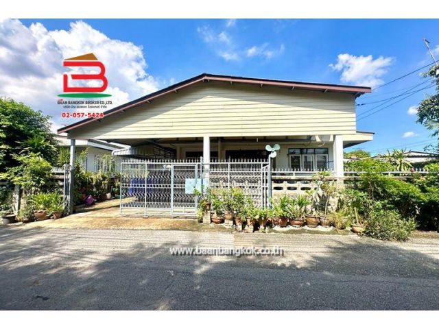 บ้านเดี่ยว หมู่บ้านประชาสุข (ซอยประชาชื่น 33 แยก 8) เนื้อที่ 72 ตรว. ใกล้โรงเรียนอนุบาลแสงโสม ถนนประชาชื่น แขวงวงศ์สว่าง