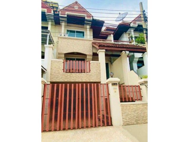 BH4458 ให้เช่า Townhome Home Office 4 ชั้น Royal Nakarin Villa ศร