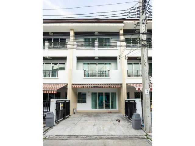 ให้เช่าทาวน์โฮม 3 ชั้น 3 นอน บ้านกลางเมือง ลาดพร้าว 71 (นาคนิวาส