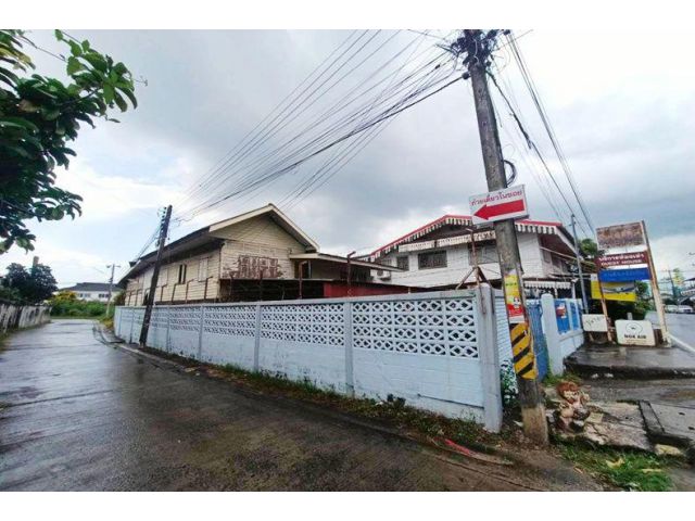 ขายบ้านเดี่ยว 2 ชั้น 74 ตร.ว. ถนนศรีสุมังค์ หลังมุม ต.เมืองใต้ อ.เมือง จ.ศรีสะเกษ