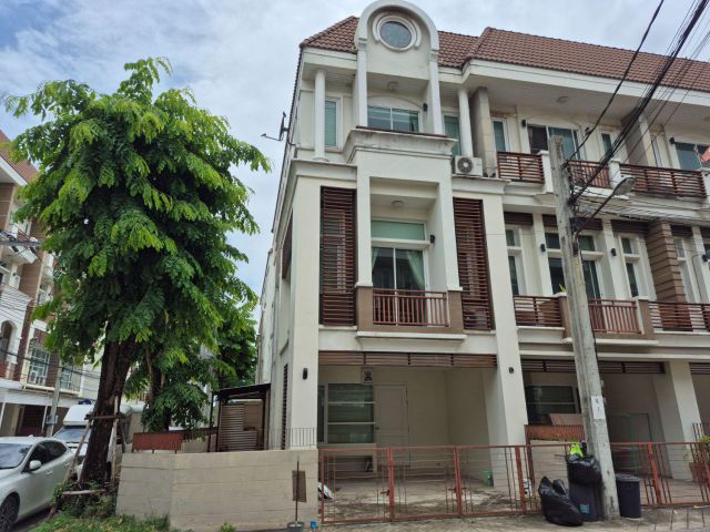 ขายทาวน์โฮม หมู่บ้านพรี่เมื่ยมเพลส5 เอกมัย-รามอินทรา ซอยรามอินทรา 40 (หลังมุม)