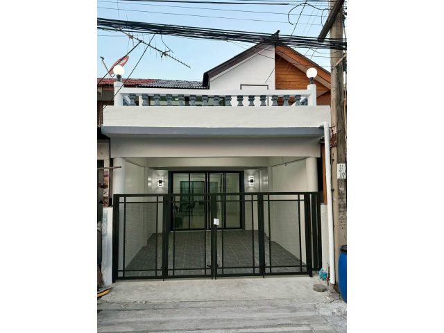 ทาวน์เฮาส์ 2 ชั้นตกแต่งใหม่พร้อมอยู่ ทำเลดี ใกล้ห้าแยกปากเกร็ด เซ็นทรัลรัตนาธิเบศร์ และรถไฟฟ้าสายสีชมพู ติวานนท์45