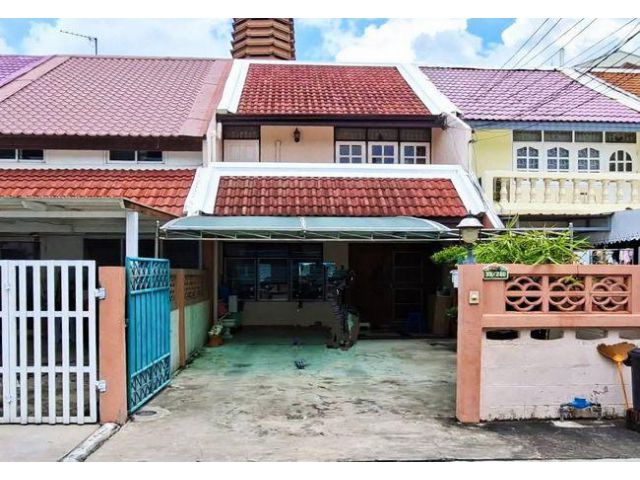 ขายทาวน์เฮ้าส์ หมู่บ้านโอษธิศ 1 โชคชัย 4 ลาดพร้าว กรุงเทพ เนื้อที่ 25 ตร.ว. 2 ชั้น 2 นอน 2 น้ำ