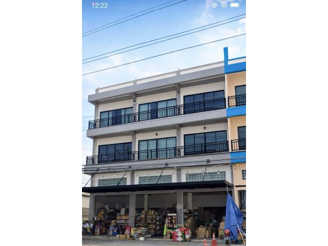 ขายอาคารพาณิชย์ 3.5 ชั้น 3 คูหา ขนาด 636 ตร.ม. ทำเลดี ใกล้ตลาดเจ้าพระยา ต.บางกร่าง อ.เมือง จ.นนทบุรี
