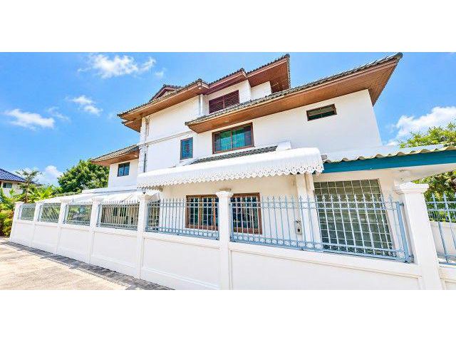 รัชดา18 MRT สุทธิสาร 700 ม.ให้เช่าบ้านเดี่ยว 3 ชั้น 100ตร.วา. 450