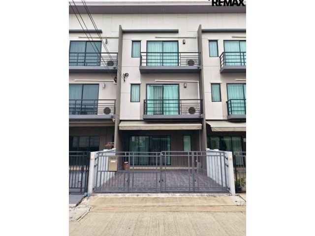 ขายทาวน์โฮม 3 ชั้น บ้านกลางเมือง ปิ่นเกล้า-จรัญสนิทวงศ์ ใกล้ทางด่วนศรีรัช และรถไฟฟ้า MRT 3 สาย