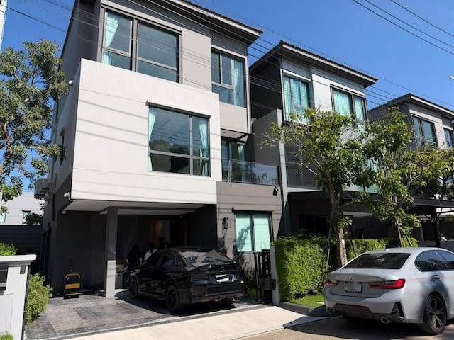ให้เช่าบ้าน 3 ชั้น บ้านกลางเมือง ดิ อิดิชั่น บางนา ใกล้ Mega Bang
