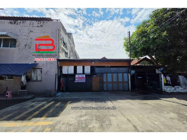 ทาวน์เฮาส์ ชั้นเดียว เนื้อที่ 21 ตร.ว. หมู่บ้านเคหะธานี 3 ซอยนวมินทร์ 74 แยก 3-8-8 ถนนนวมินทร์ แขวงรามอินทรา เขตคันนายาว