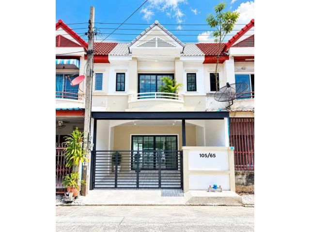 หมู่บ้านพารวย ชัยพฤกษ์ แจ้งวัฒนะ  ทาวน์เฮ้าส์ 2 ชั้น   ถนนเมน ค้าขายได้ มีพื้นที่ด้านหลังบ้าน