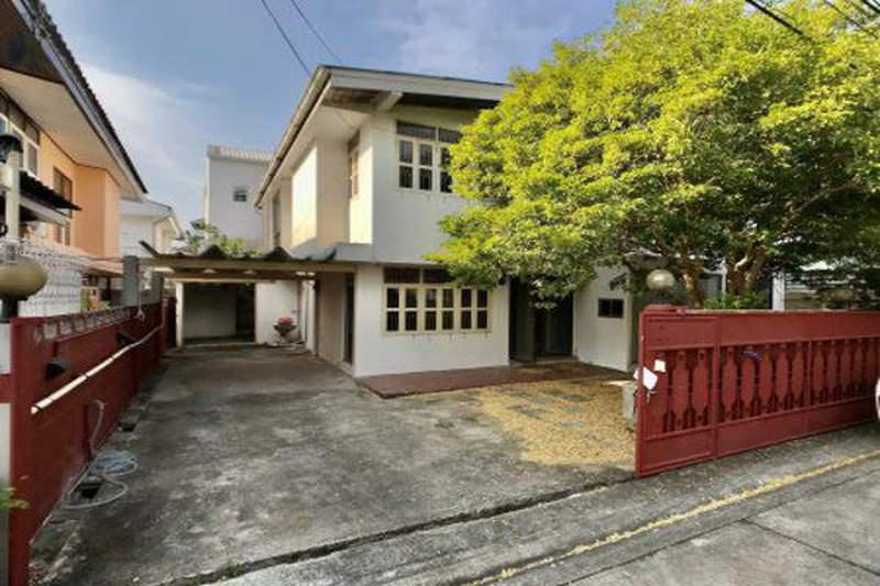 Sale single House 2 storey 3 bed in the village at Ladprao house for